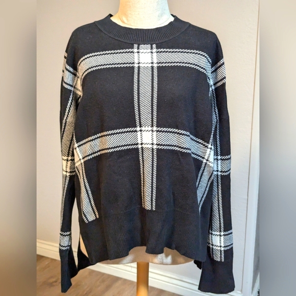 Banana Republic Tops - Women's plaid Banana Republic sweater size XL